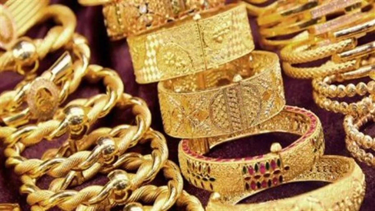 تأثير ثبات سعر الدولار على حركة البيع والشراء في الأسواق المحلية